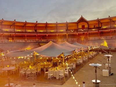 Tente céleste aux arènes